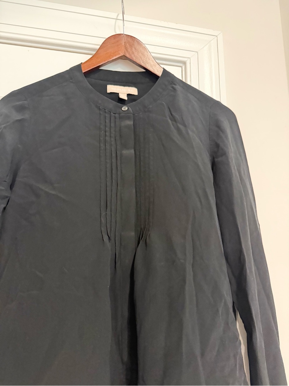 Banana Republic Black Women's Long-Sleeve Button-Down Shirt